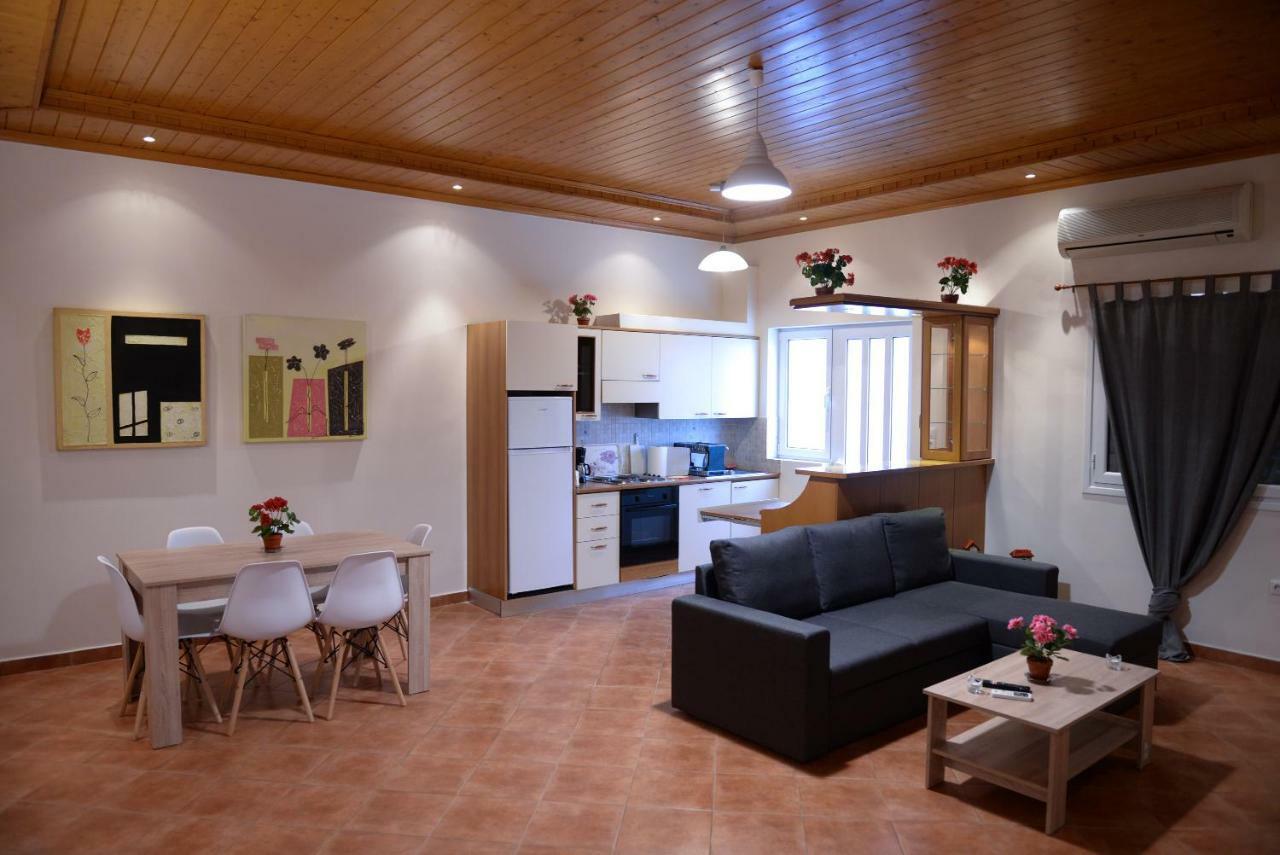 Patras Cozy Lodge Екстер'єр фото